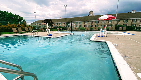 The outoor pool at Hershey Lodge
