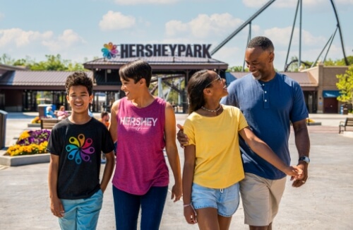 Family walking in front of Hersheypark gate